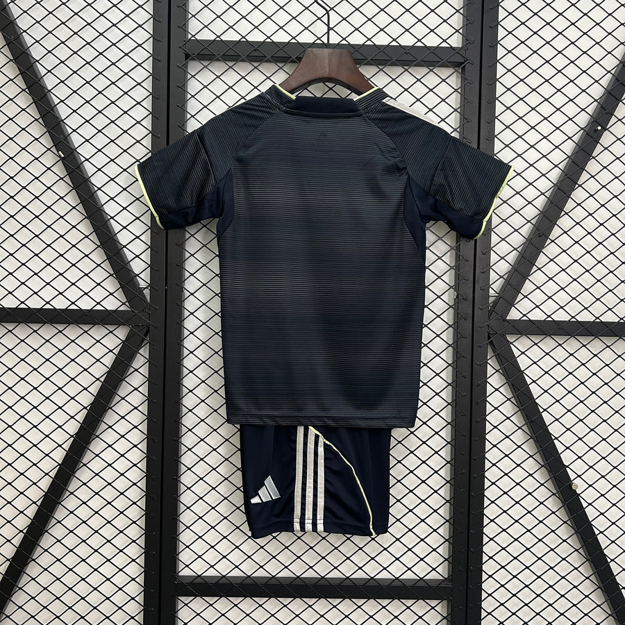 Conjunto Infantil Real Madrid terceiro 2025/26