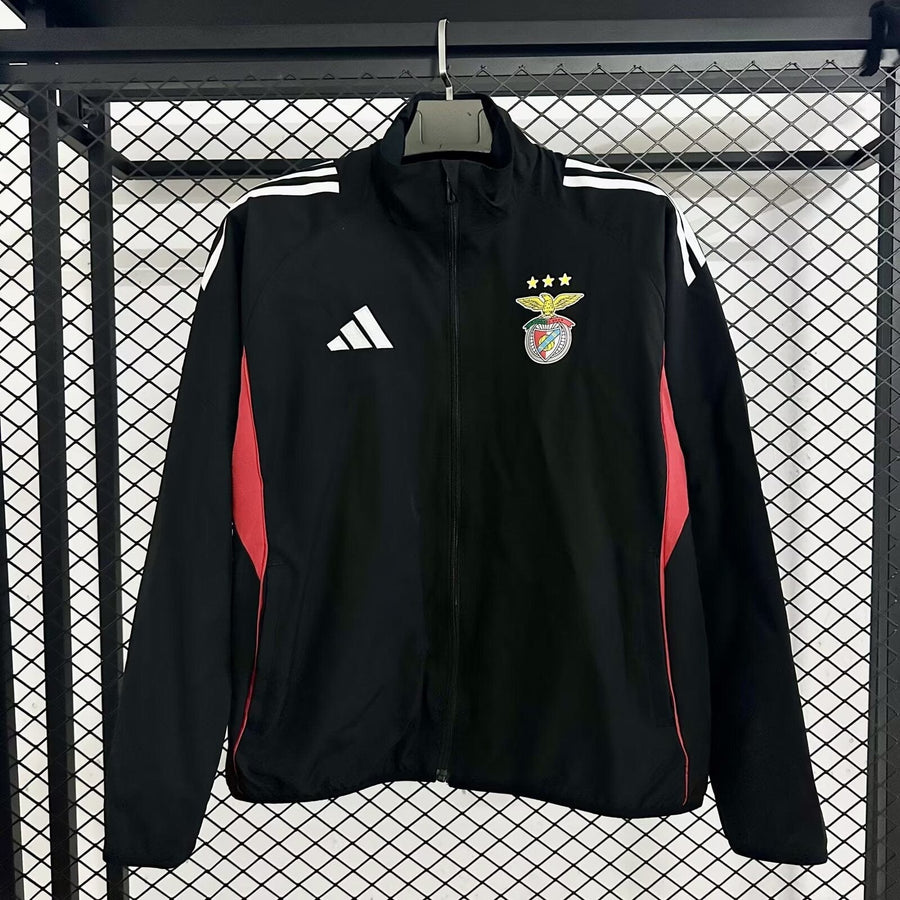 Casaco preto e vermelho 2025/26 fecho completo