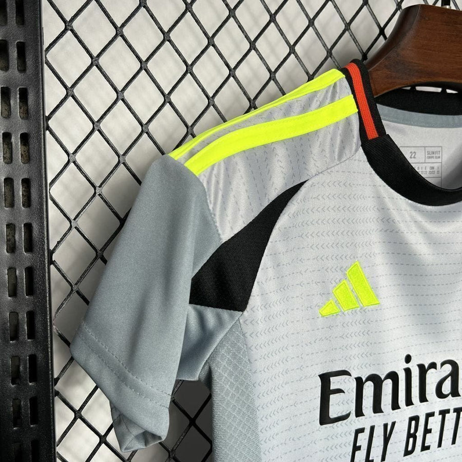 Conjunto infantil terceiro equipamento 2024/25 cinza