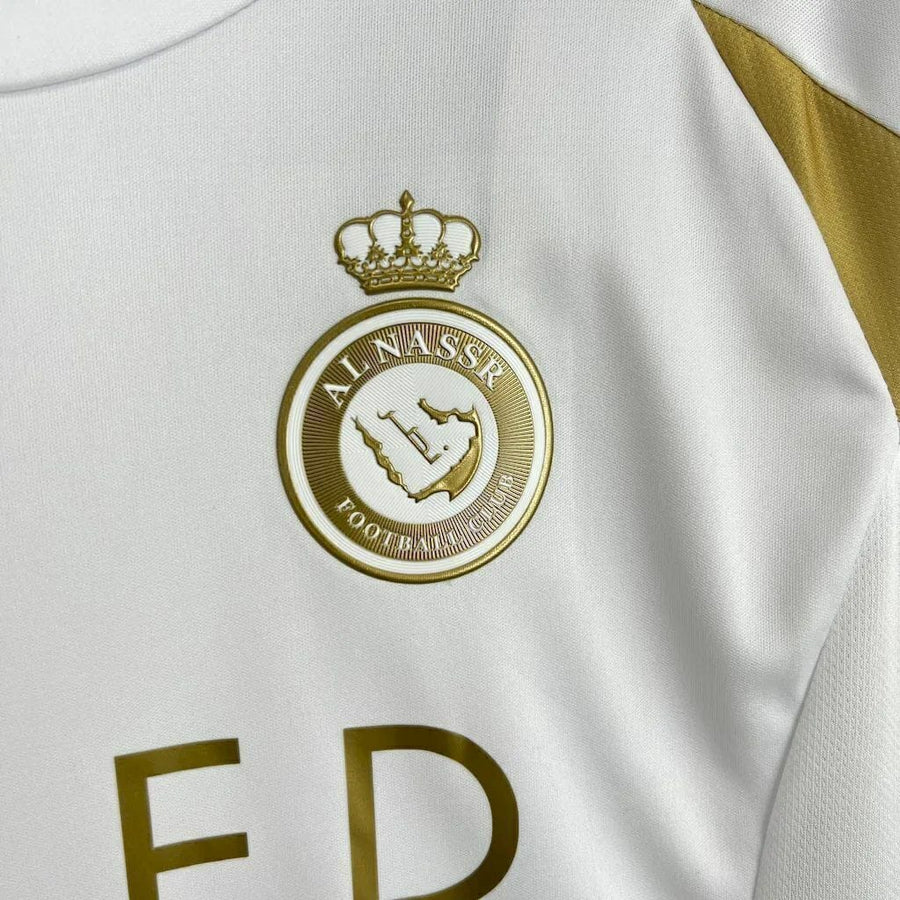 Conjunto infantil Al Nassr branco e dourado 24/25