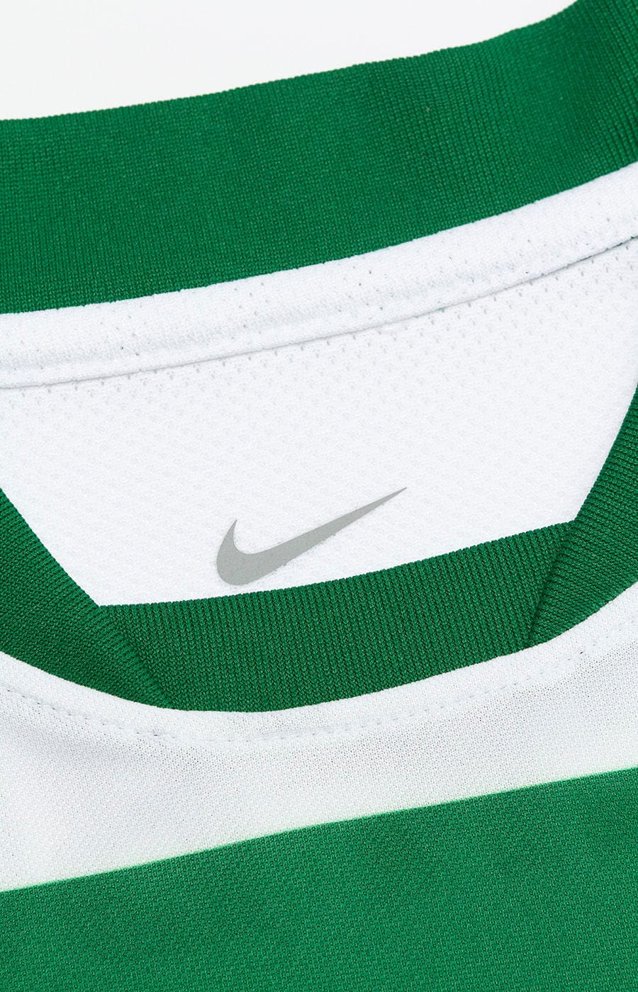 Camisola FEMININA principal 2025/26 verde e branca