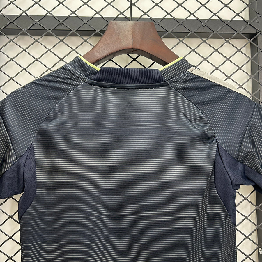 Conjunto Infantil Real Madrid terceiro 2025/26