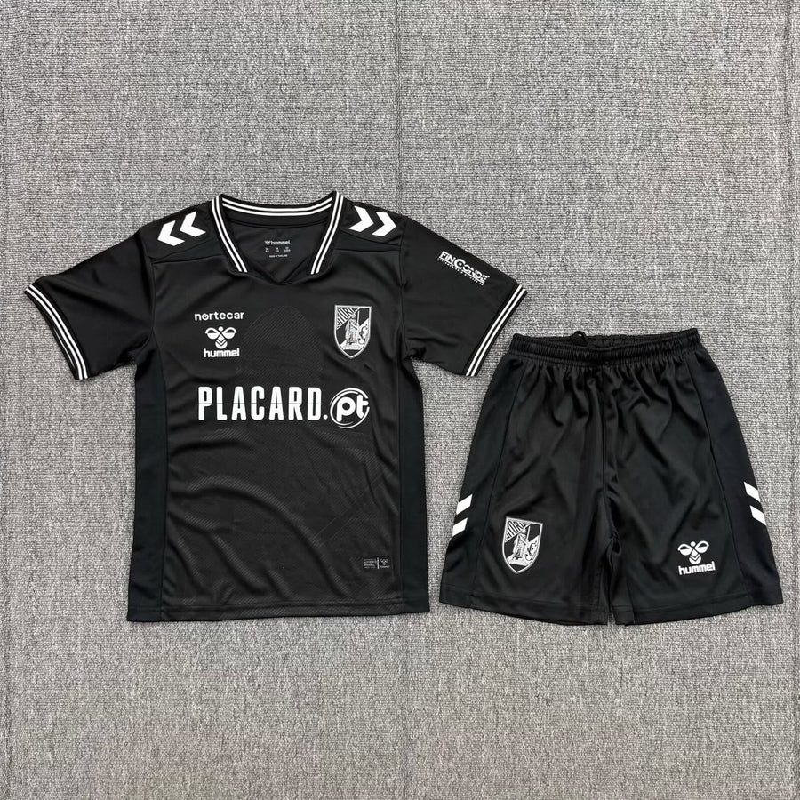 Conjunto infantil Vitória Guimarães alternativa preta 2026/27