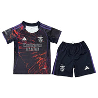 Conjunto infantil Benfica x Vhils edição especial 2026/27